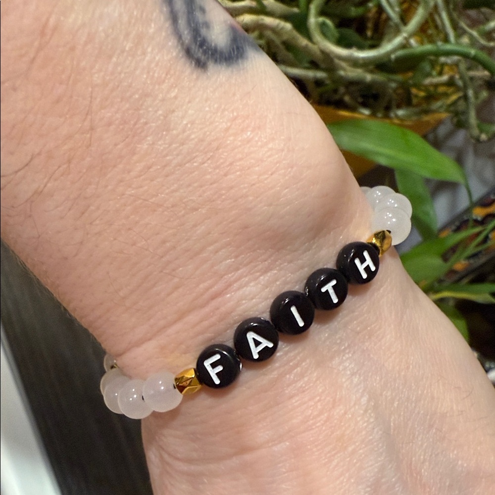 Handmade (Faith) Glasses Beaded Bracelet 7"